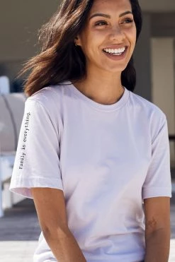 Om & Ah London - US "Family Is Everything" Short Sleeve Tee Short Sleeve Tees