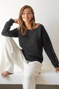 Om & Ah London - US Pullovers "Kindness Is A Gift" Cozy Pullover