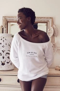 Om & Ah London - US Om & Ah Label Cozy Pullover Pullovers